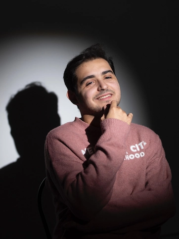 Imágen de actor sonriendo